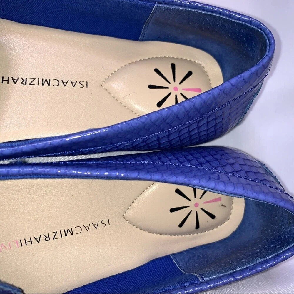 Isaac Mizrahi loafers  blue snake skin loafers/flats SZ 6 comfort slip on shoes